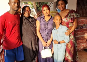 Guinée-Humanitaire: Une portugaise offre des vivres et Matériels didactiques à l’Orphelinat ‘’ ’La voix des sans voix’’ de Hamdallaye