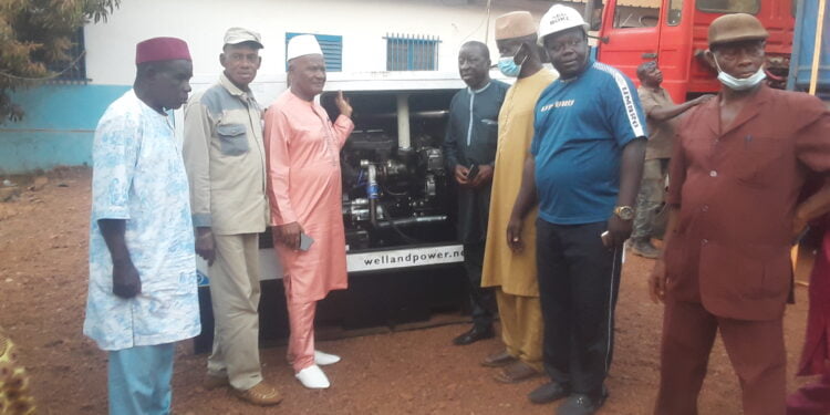 Desserte en eau potable à Boké: Le président du CNRD offre un groupe électrogène de 100 KVA à la population