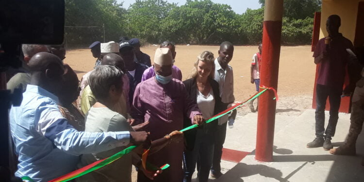 Boké-Éducation: Remise de l’Ecole Primaire de Madina Kébénya rénovée et équipée par la Fondation Wazni