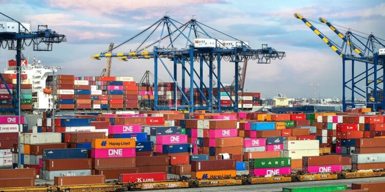 Commerce mondial : bond de 25% pour atteindre un niveau record de 28.500 milliards de dollars en 2021, selon la CNUCED