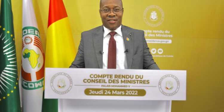 Guinée: L’Etat décide d’exercer le droit de transport maritime de 50% de la production de toutes les sociétés minières (Conseil des Ministres)