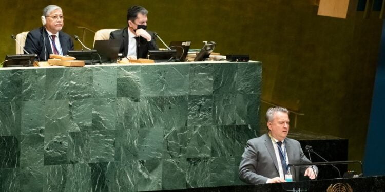 Ukraine : des projets de résolution concurrents sur l’aide humanitaire débattus à l’Assemblée générale