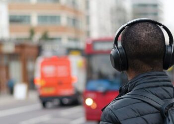 Plus d’un milliard de personnes à risque de souffrir de déficience auditive, avertit l’OMS