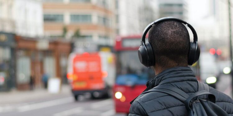 Plus d’un milliard de personnes à risque de souffrir de déficience auditive, avertit l’OMS