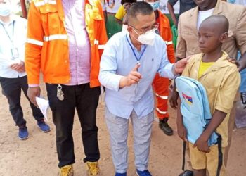 Éducation: Le Consortium SMB-WINING offre des kits scolaires à plus de 1000 élèves de Boké et Télimélé 