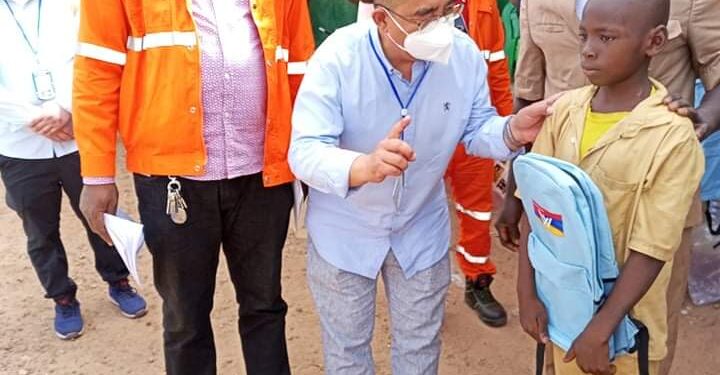 Éducation: Le Consortium SMB-WINING offre des kits scolaires à plus de 1000 élèves de Boké et Télimélé