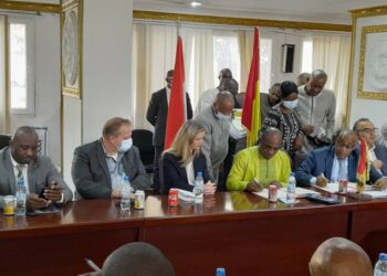 La coopération néerlandaise signe avec le ministère des Infrastructures et des Transports et le ministère de l’Economie et des Finances le contrat pour l’exécution du Projet des 5 Ponts à Conakry pour un montant de 60 millions d’euros.