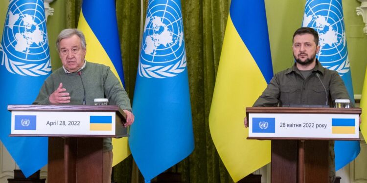 « Le monde vous voit », déclare le chef de l’ONU aux Ukrainiens, s’engageant à renforcer son soutien