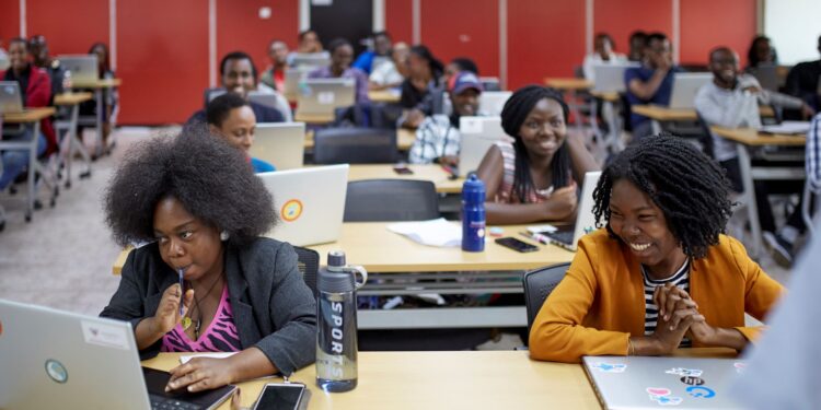 La Banque africaine de développement fait la promotion de son plan d’action pour une main-d’œuvre africaine convoitée sur le marché de l’emploi