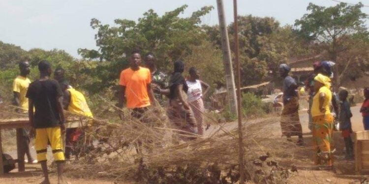 Boké-Manifs contre le Délestage: Des femmes érigent des barricades à Koulifanya, Baralandé et Tamakènèn