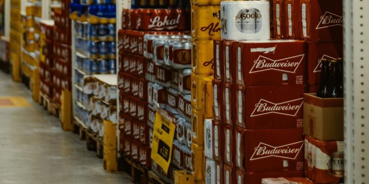 L’OMS appelle à une plus grande réglementation de la commercialisation transfrontalière de l’alcool