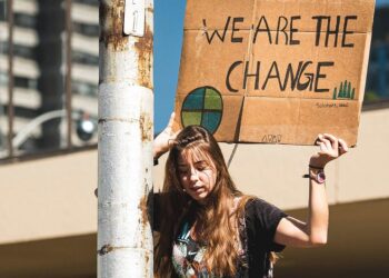 Une nouvelle campagne de l’ONU vise à faire entendre la voix des jeunes dans les lieux du pouvoir