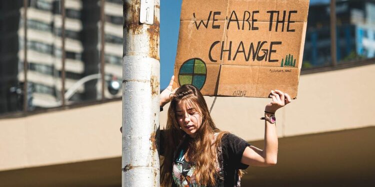 Une nouvelle campagne de l’ONU vise à faire entendre la voix des jeunes dans les lieux du pouvoir