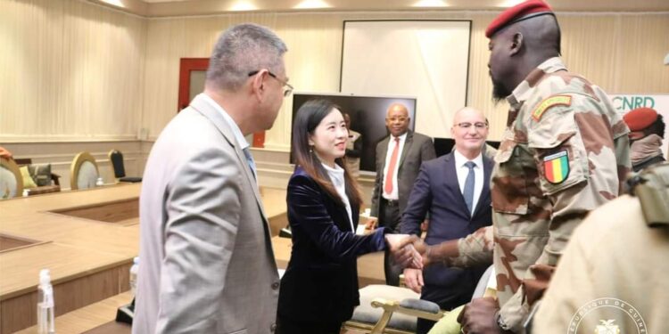 𝗣𝗮𝗹𝗮𝗶𝘀 𝗠𝗼𝗵𝗮𝗺𝗺𝗲𝗱 𝗩 : 𝗹𝗲 𝗣𝗿𝗲́𝘀𝗶𝗱𝗲𝗻𝘁 𝗠𝗮𝗺𝗮𝗱𝗶 𝗗𝗼𝘂𝗺𝗯𝗼𝘂𝘆𝗮 𝗿𝗲́𝗶𝘁𝗲̀𝗿𝗲 𝘀𝗲𝘀 𝗲𝘅𝗶𝗴𝗲𝗻𝗰𝗲𝘀 𝗮𝘂𝘅 𝗽𝗮𝗿𝘁𝗲𝗻𝗮𝗶𝗿𝗲𝘀 𝗱𝘂 𝗽𝗿𝗼𝗷𝗲𝘁 𝗦𝗶𝗺𝗮𝗻𝗱𝗼𝘂