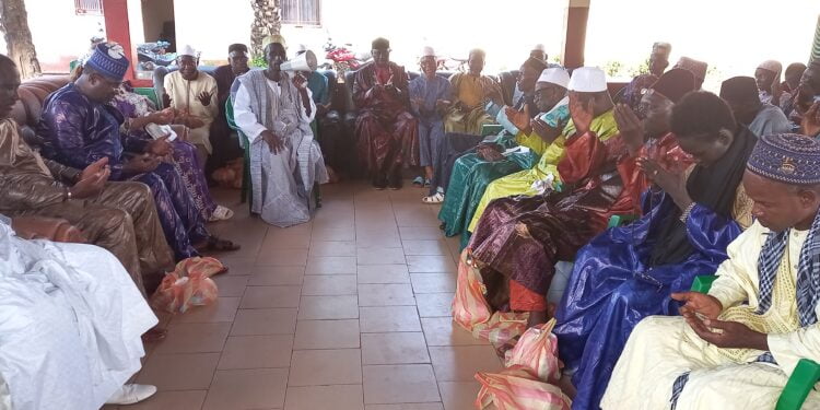 Boké-Tabaski: Religieux et sages rendent visite aux autorités locales (Préfet et le Gouverneur) prient pour la réussite de la Transition en Guinée