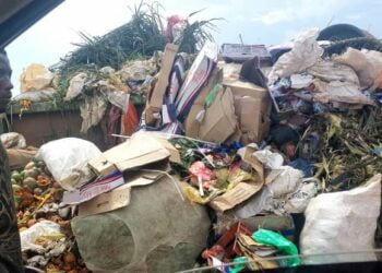 Guinée-Salubrité: Le Conseil des Ministres interrompu, le ministre des Mines et ses cadres dans la Commune de Dixinn pour l’assainissement