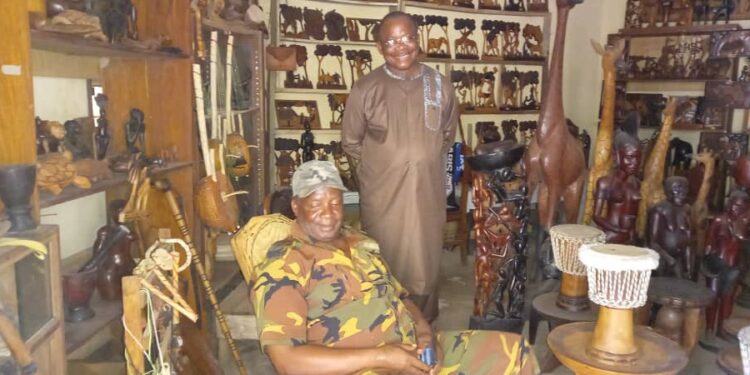 Boké-Culture: Le préfet se dit impressionné de la visite des œuvres historiques au Musée régional