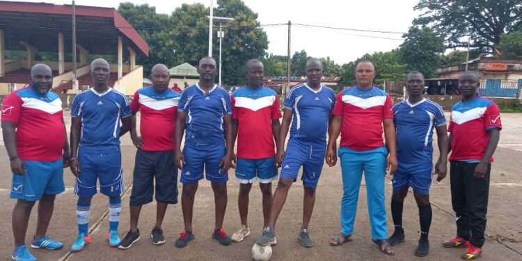Boké-Sports: L’Association des anciens élèves et Amis du Lycée Yomboya renforcent leur amitié à travers un match de Gala