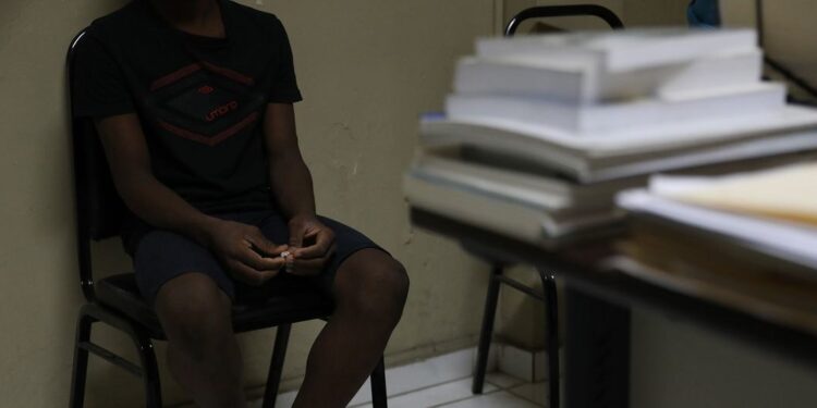 De la salle de classe aux groupes armés : le rêve brisé de Steve