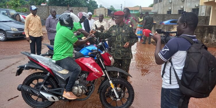 Boké-Iinfrastructures: Trois (03) motos pour les directeurs préfectoraux des Infrastructures de Boffa, Fria et Gaoual