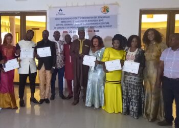 Boké-Développement: La Fondation ALCOA Guinée offre des kits de couture, coiffure et de maquillage aux jeunes filles mères de Boké, Kamsar, Kolaboui et Sangarédi