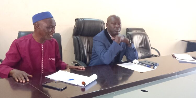 Le gouverneur Mamadou Camara aux acteurs de la Société Civile et Chambre du commerce: « C’est l’honneur et la dignité que je suis venu chercher à Boké » 