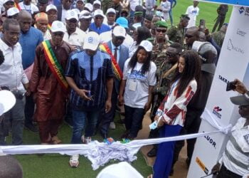 Boké-Sports: Remise du Stade de l’amitié de Kamsar par le ministre Béa Diallo de la Jeunesse et des Sports