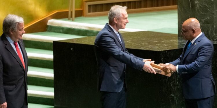 Clôture de la 76e session de l’Assemblée générale : face aux défis persistants, l’ONU souhaite incarner l’espoir