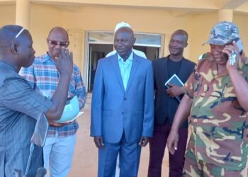 Boké-Éducation: Le gouverneur offre une moto neuve au DSEE de Kolaboui