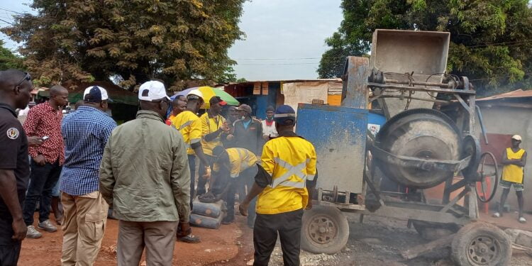 Boké-Infrastructures: Les sages et religieux visitent le chantier du bétonnage de la voirie urbaine
