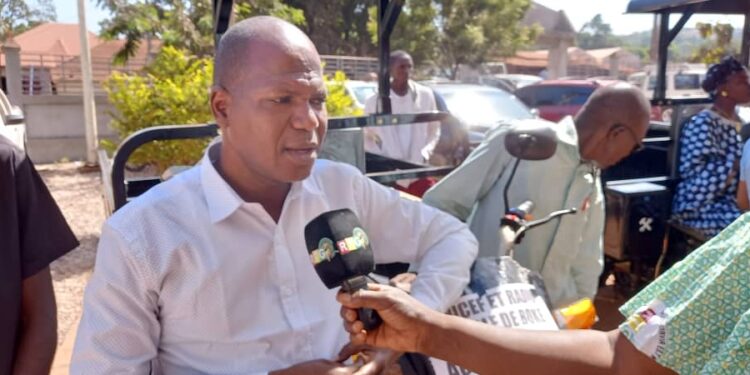 Boké-Médias: L’Unicef fait don de 1000 postes radios solaires aux personnes handicapées