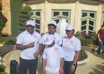 Humanitaire : Dr David Makongo offre 10 millions GNF à l’enfant Mamadou Tounkara, souffrant de la tumeur