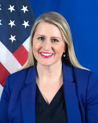 Liz Allen, haute fonctionnaire en charge de la diplomatie publique et des affaires publiques, se rend au Niger et au Togo