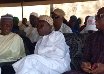 Boké-Transport:  Les transporteurs de UTA lisent le Saint Coran pour la sécurité des chauffeurs de la ligne Boké-Conakry