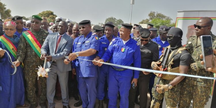 Koundara-Sécurité: Le Gouverneur inaugure le scanner mobile à rayon X à Sambaïlo