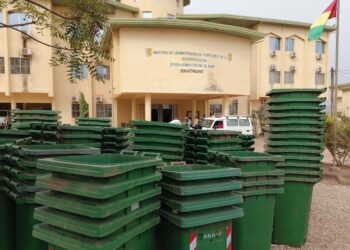 Boké-Assainissement: Le Président de la Transition offre 500 poubelles aux cinq préfectures de la Région