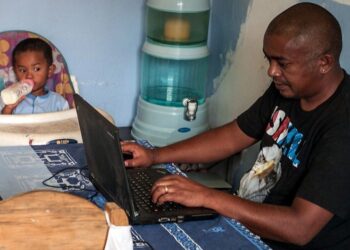 Les arrangements de travail flexibles et les heures réduites entrainent des avantages pour tous (OIT)