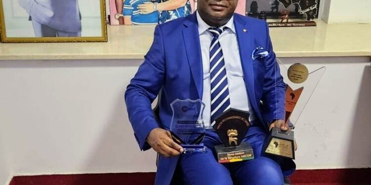 Guinée-Show biz: Le PDG de la Fondation MAFAC raffle le Prix de Reconnaissance pour l’année 2023 de la structure « Agence Référence Communication (ARCOM) »