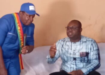 Boké-Administration: Le PM rend visite au Doyen de la Ville et sollicite la bénédiction des sages pour la réussite de la Transition en Guinée