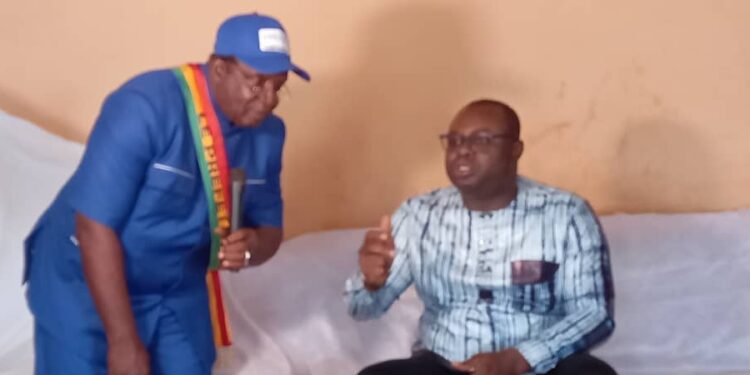 Boké-Administration: Le PM rend visite au Doyen de la Ville et sollicite la bénédiction des sages pour la réussite de la Transition en Guinée