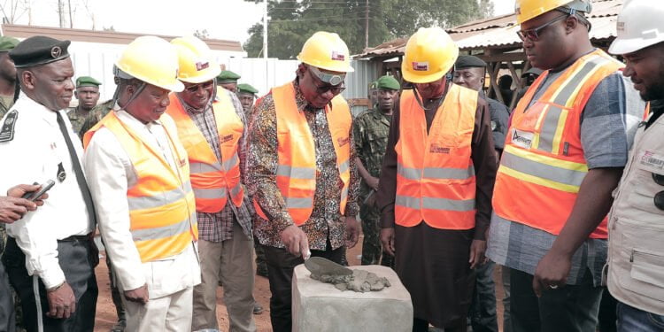 FARANAH: Le Premier Ministre pose la première pierre du commissariat central