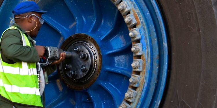 La croissance mondiale sera faible en 2023 avant de rebondir l’année prochaine, selon le FMI