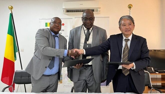 Signature du contrat de don relatif au financement du « Projet d’appui à l’assainissement de la Commune V du District de Bamako »