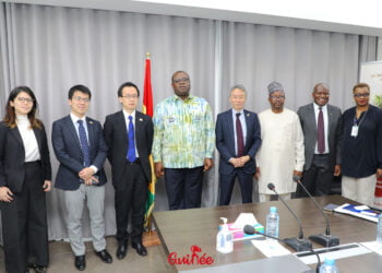 PRIMATURE : LE PREMIER MINISTRE, DR BERNARD GOUMOU ÉCHANGE AVEC LE DIRECTEUR AFRIQUE DU MINISTÈRE JAPONAIS DES AFFAIRES ETRANGÈRES