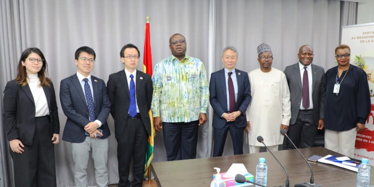 PRIMATURE : LE PREMIER MINISTRE, DR BERNARD GOUMOU ÉCHANGE AVEC LE DIRECTEUR AFRIQUE DU MINISTÈRE JAPONAIS DES AFFAIRES ETRANGÈRES