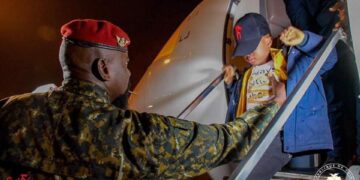 𝗔𝗲𝗿𝗼𝗽𝗼𝗿𝘁 𝗔𝗵𝗺𝗲𝗱 𝗦é𝗸𝗼𝘂 𝗧𝗼𝘂𝗿é : 𝗹𝗲 𝗖𝗵𝗲𝗳 𝗱𝗲 𝗹’𝗘𝘁𝗮𝘁 á 𝗹’𝗮𝗰𝗰𝘂𝗲𝗶𝗹 𝗱𝗲𝘀 𝗚𝘂𝗶𝗻𝗲é𝗲𝗻𝘀 𝘃𝗲𝗻𝗮𝗻𝘁 𝗱𝗲 𝗧𝘂𝗻𝗶𝘀𝗶𝗲