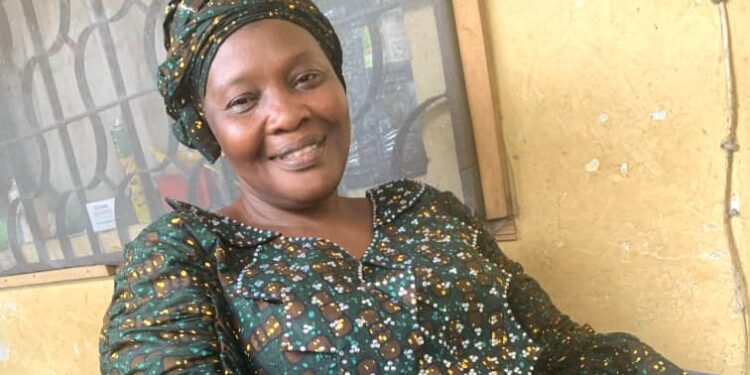 MAKOURA CAMARA REND GLOIRE A SA TENDRE MERE