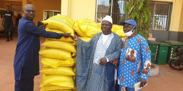 Boké-Religion: Le président Mamadi Doumbouya offre 100 sacs de riz à la communauté chrétienne