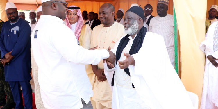 Réouverture de la Mosquée Fayçal : Le Premier ministre, Dr Bernard Goumou insiste sur le maintien de la propreté des lieux 