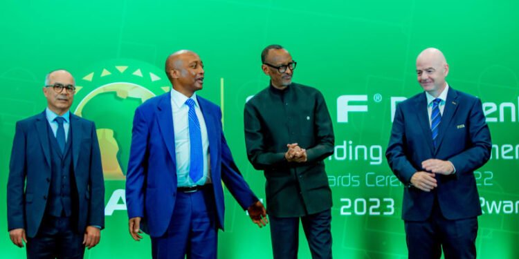 Le Président Motsepe décerne le Prix de l’Excellence pour les réalisations exceptionnelles 2022 au Président Kagame et au Roi Mohammed VI